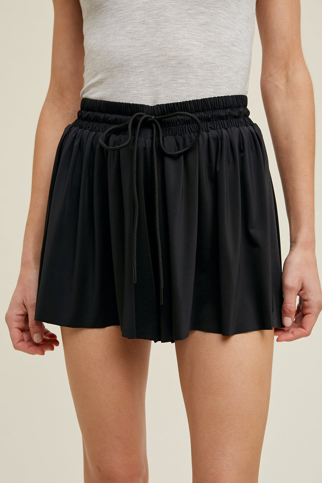 Lightweight Flowy Drawstring Shorts || Black