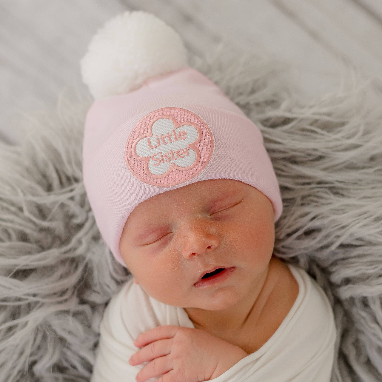 LITTLE SISTER Pink Hat White POM