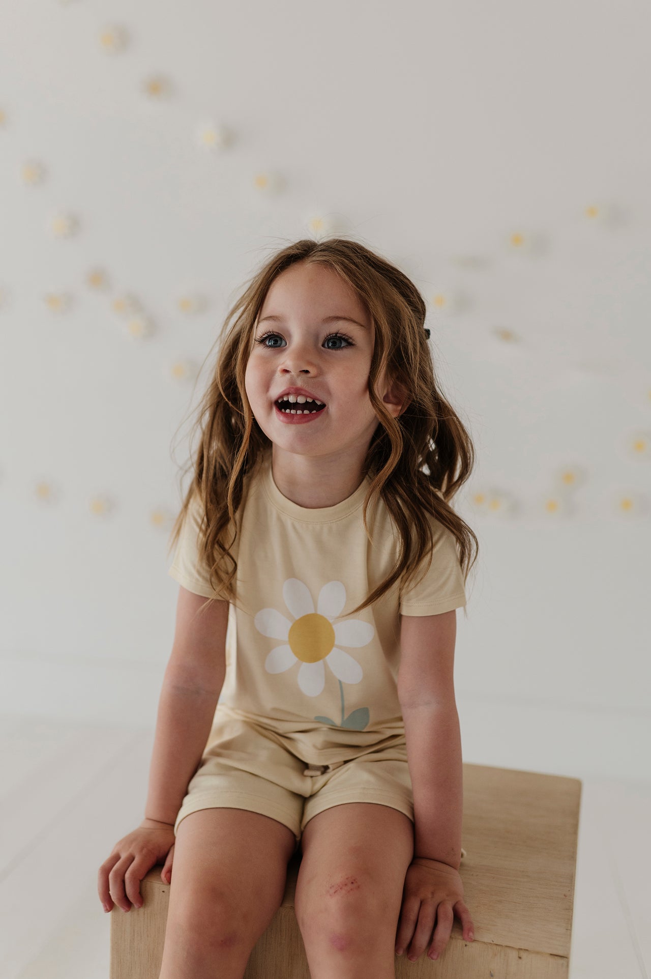 Girl's Short Sleeve Sleeve Tee | Golden Daisy
