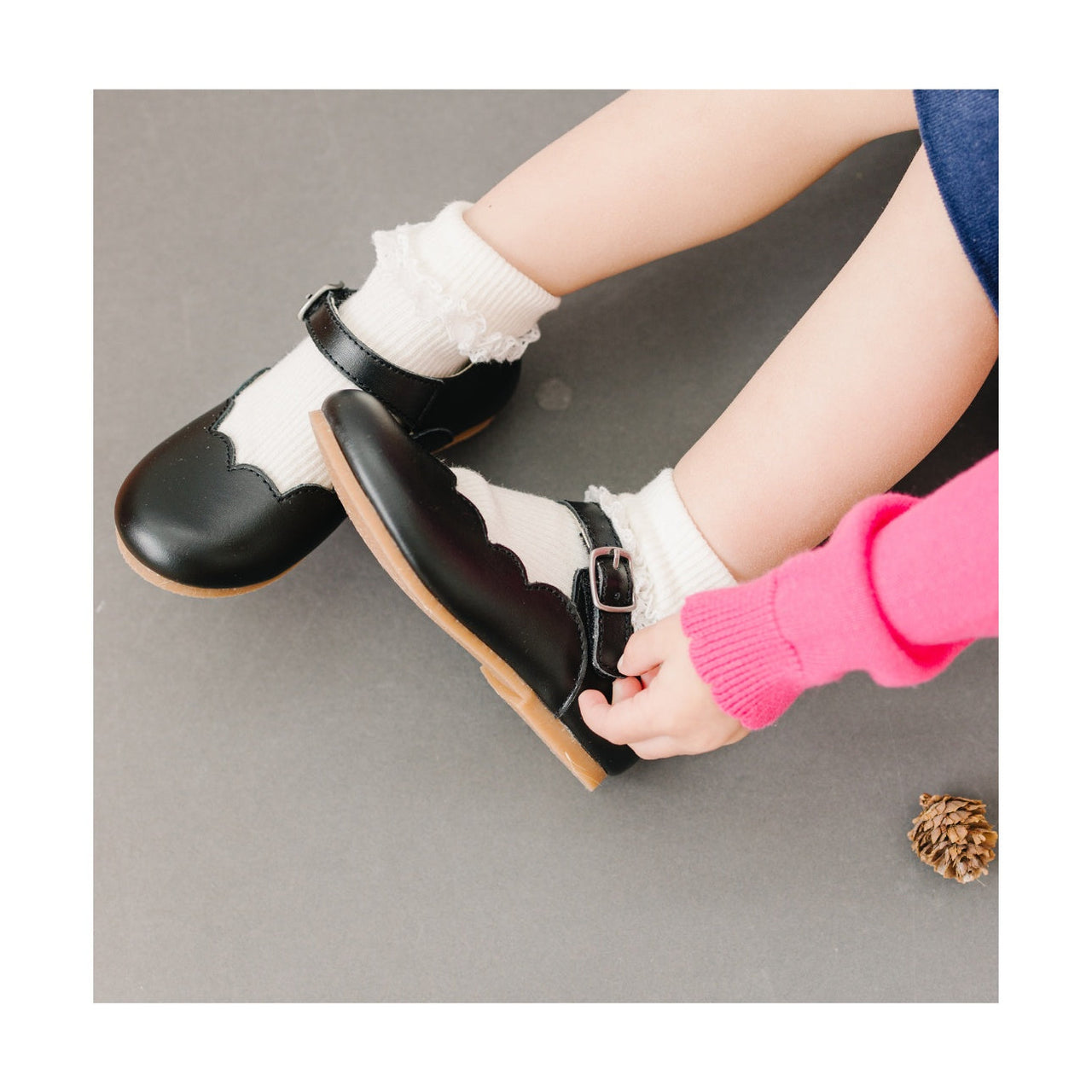Sonia Scalloped Flat | Black