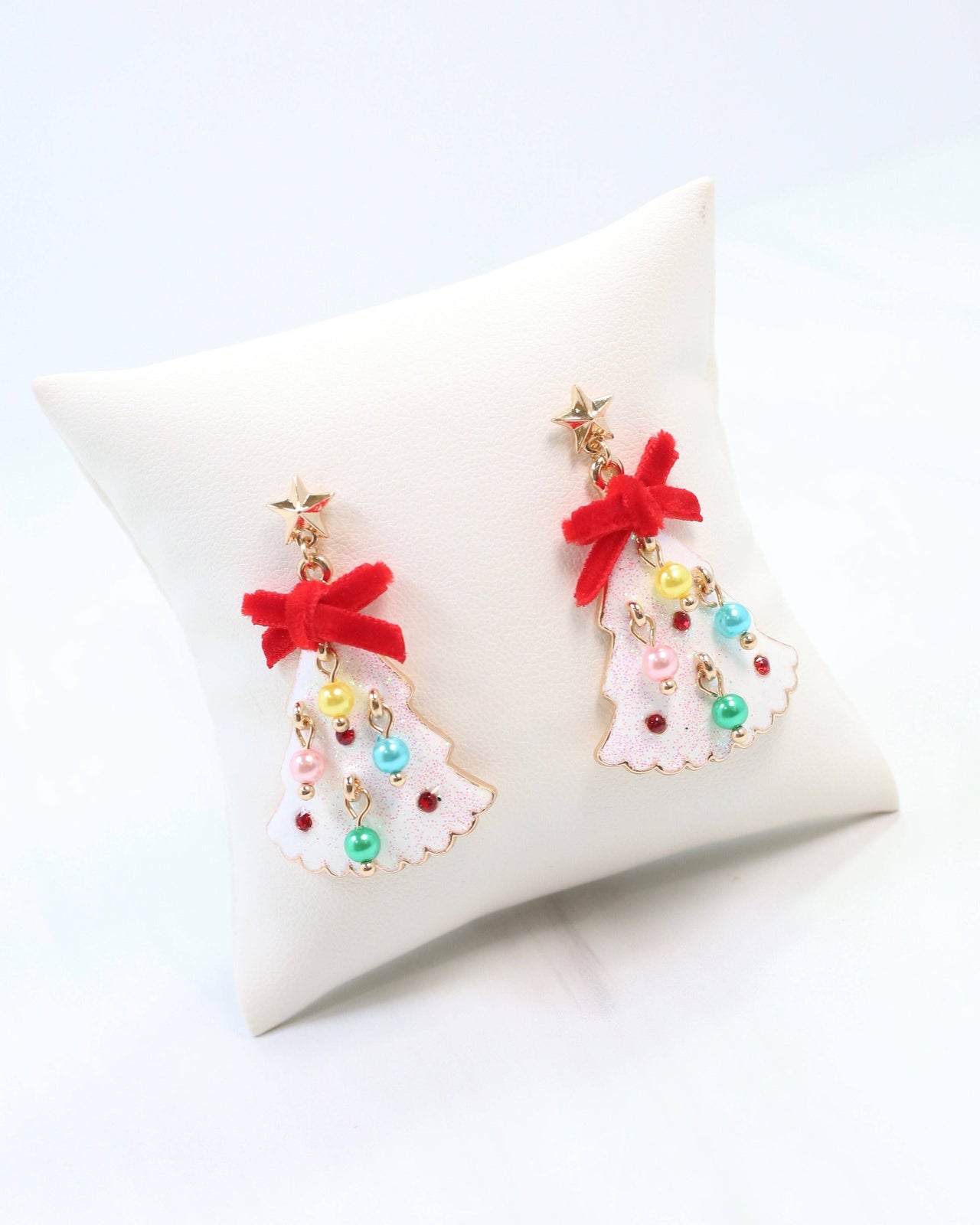 Christmas Tree Earring with Bow and Pearls White